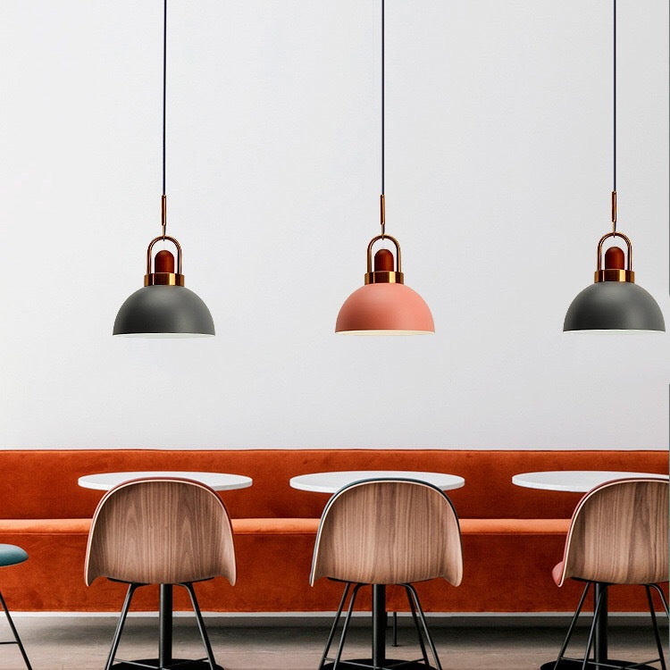 Classic Curve Black Metal Pendant Light - Industrial Design for Contemporary Interiors